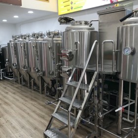 重庆大型精酿啤酒设备酿酒发酵罐 自动化啤酒生产设备厂家