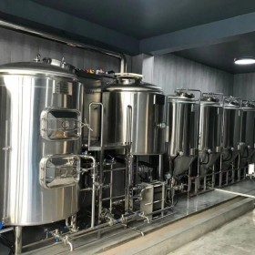 湖南精酿小酒馆啤酒设备鲜酿啤酒设备 日产2000升啤酒设备